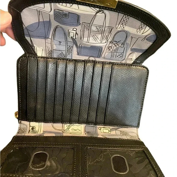 Vera Bradley wristlet black. Excellent condition - Picture 2 of 4